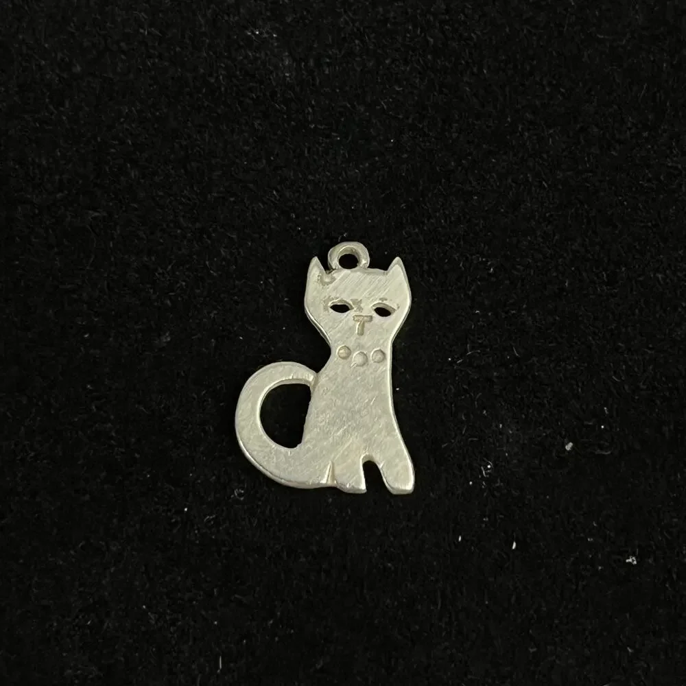 Retired Vintage James Avery Sterling Silver Sitting Cat Charm AVERY STER